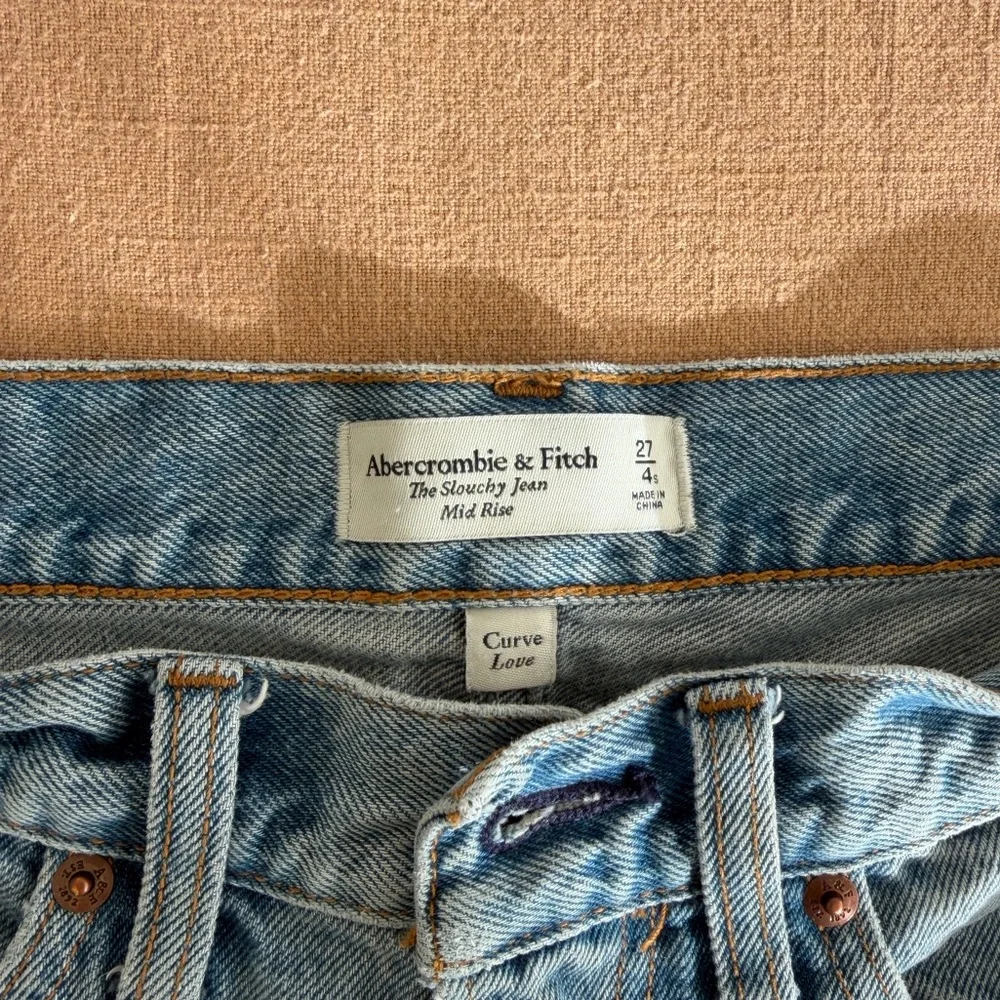 Abercrombie mid rise slouchy curve jeans - Picture 2 of 2